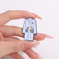 Grosir dalam stok bunga warna-warni mantel putih bros lembut Enamel kerah Pin dasi untuk dokter Suster hadiah Souvenir