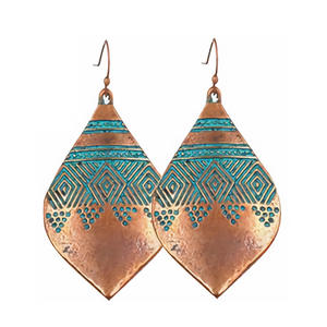 Boucles d'oreilles pour femmes en bois et cuir ethniques vintage bohèmes classiques, design géométrique, tournesol, Noël, bronze antique plaqué, fête - Product Image 5