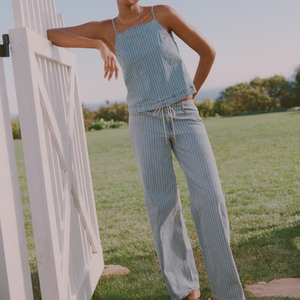 Jean décontracté en denim à taille basse rayé et à jambes larges pour femme avec cordon de serrage - Product Image 6