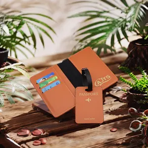 Nueva cubierta de pasaporte de grabado láser en blanco de cuero sintético de PU de moda con logotipo patrón de caramelo billetera de pasaporte personalizada impermeable