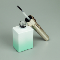 Bouteille carrée de vernis à ongles en verre de 15 ml de haute qualité avec impression couleur personnalisée dégradé vert, couvercles dorés et pinceau de luxe