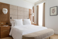 Ensembles de meubles de chambre à coucher en bois massif de luxe modernes sur mesure pour hôtels 5 étoiles et projets hôteliers et d'appartements pour l'hôtellerie