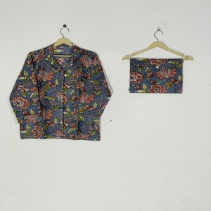 Conjunto de Pijama con Estampado Floral, Ropa de Dormir con Estampado Floral Hecho a Mano, Disponible a Precio de Mayoreo - Product Image 2