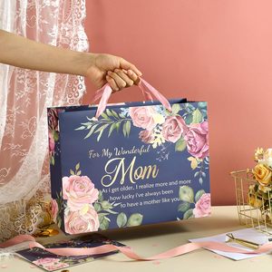 Personnalisez un sac cadeau luxueux pour la fête des mères avec un design floral élégant et des détails dorés pour ma merveilleuse maman - Product Image 5