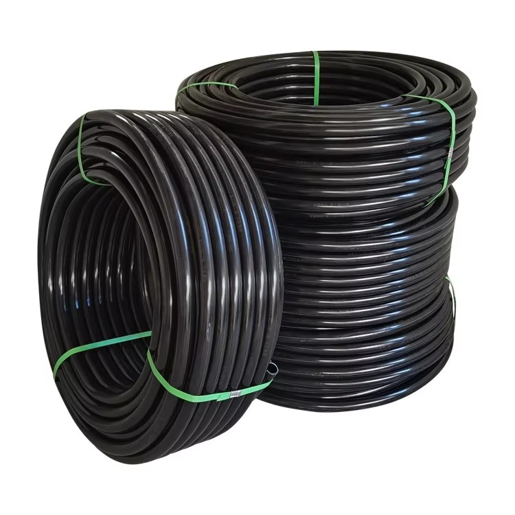 Прочная и гибкая Оросительная трубка HDPE 32 мм Малогабаритный рулонный резиновый шланг со сваркой и соединением гнезда