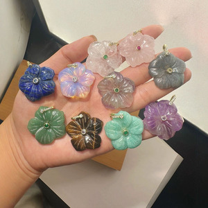 จี้รูปดอกไม้ประดับเพชร CZ ชุบทอง 18k บนหินธรรมชาติ รุ่น JF8471 ยอดนิยม - Product Image 1