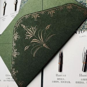 Sobres Verdes de Lujo con Papel Dorado Personalizados, Tamaño Personalizado para Invitaciones de Boda, Tarjetas de Felicitación, Cartulina Vintage al por Mayor - Product Image 1
