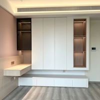 Armoire en bois sur mesure avec tiroirs intégrés pour appartements de luxe modernes, villas et projets de mobilier de chambre