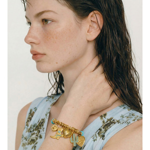 Gelang JINYOU 4031 <span class=keywords><strong>2026</strong></span> Motif Bunga Sepatu Gaya Eropa Vintage Pembawa Keberuntungan, Gelang Manik-Manik Buatan Tangan dari Baja Anti Karat - Product Image 5