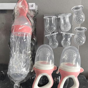 Stocks d'usine, sucettes pour bébés en silicone de qualité alimentaire, ensembles de sucettes pour bébés, <span class=keywords><strong>biberon</strong></span> à presser en silicone avec cuillère pour enfants - Product Image 6