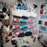 Chaussettes d'intérieur pour femmes, douces, antidérapantes, doublées de polaire, chaudes et confortables, épaisses et moelleuses, pour l'hiver et Noël