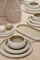 Juego de Vajilla de Diseño Francés en Blanco, Inspirado en el Estilo Blanco por Fuera y Gris por Dentro, Platos Principales Disponibles a Precios de Mayoreo