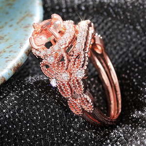 Anello con Zirconi Scintillanti per Donne, Gioiello da Dito alla Moda - Product Image 2