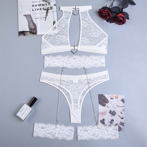 Conjunto de Lencería Love Lace de 3 Piezas con Cadenas, Sujetador y Bragas Sin Costuras, Ropa Interior Transparente Sexy para Mujer - Product Image 5