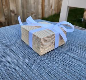 Dessous de verre en bois faits à la main en bois de manguier avec surface polie pour le placement de boissons chaudes et froides dans des maisons élégantes - Product Image 1