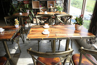 Ensemble de table et 4 chaises de restaurant rapide en métal et bois de style industriel moderne pour café, bar, hôtel, villa, parc, utilisation en extérieur