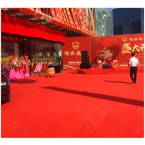 Alfombra no tejida de una sola vez para eventos, alfombra roja de exposición lisa para eventos de escenario, pasillo y pasillo al aire libre