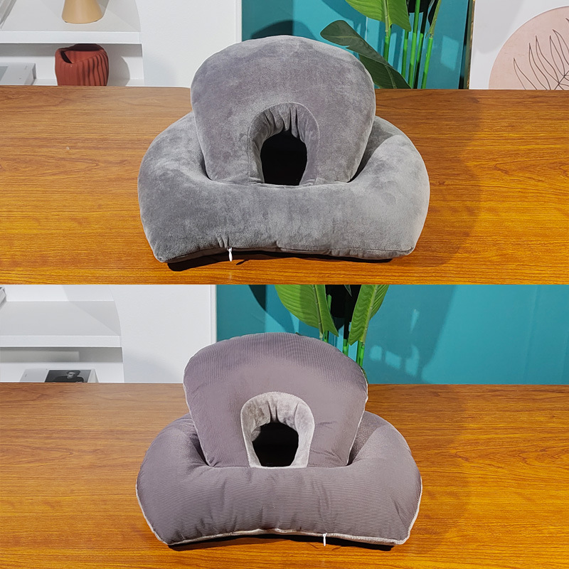 ด้านหนึ่งเป็นผ้าไอซ์ซิลค์ อีกด้านหนึ่งเป็นกำมะหยี่สีเทาเข้ม