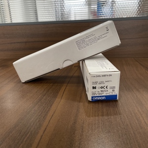 Cerradura Electromagnética Pequeña D4SL-N4EFA-DN, Interruptor de Seguridad para Puerta con Clasificación IP67, 24V 1.5A para Protección de Máquinas en Fábrica - Product Image 2