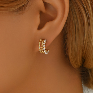 Damen trend ige charmante Kupfer Creolen C-Form Design mit perfekten Imitation Pearl Pierced Fashion Accessoires Geschenk