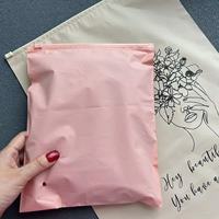 Emballage et impression sacs de t-shirt en plastique logocustom personnalisés vêtements sac auto-scellant à fermeture éclair biodégradable givré