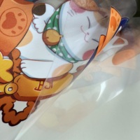 Rouleau de film PET autocollant ultra-transparent en gros, papier autocollant transparent, matériau graphique imprimable et imperméable pour affiches et vitrines