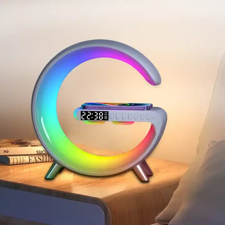 Cargador inalámbrico 5 en 1 rápido multifuncional en forma de G con luz LED RGB colorida, lámpara de noche, altavoz, carga LCD y reloj despertador