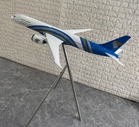 Modèle d'avion de ligne Oman Air 150cm résine livrée personnalisée Boeing 787 simulateur de vol écologique avec trépied de support