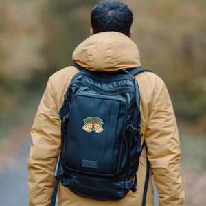 Parche Bordado de Fieltro DigitEMB Money Hands, Aplique Termoadhesivo para Chaquetas, Mochilas, Jeans, Sombreros, Ropa DIY, 2.85 X 2.30 Pulgadas - Product Image 5