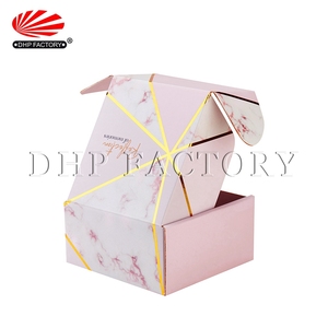 Meilleure boîte d'expédition en carton ondulé pour vêtements, avec finition soft touch et logo estampé à chaud, idéale pour l'emballage de vêtements - Product Image 3