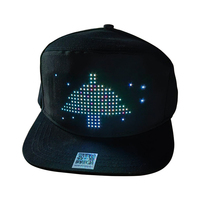Gorra LED Programable Controlada por Aplicación con Varios Diseños y Mensajes Luminosos Intermitentes