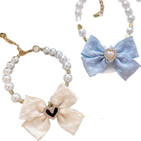 Collier de chien en nylon rose avec décoration de rivet pour petits chiens et chats.
