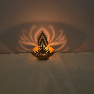 Varietà di Artigianato in Metallo: Lampade a Burro, Candelieri Neri per Diwali, Candelieri a Proiezione per Decorazioni Festive da Tavola - Product Image 4