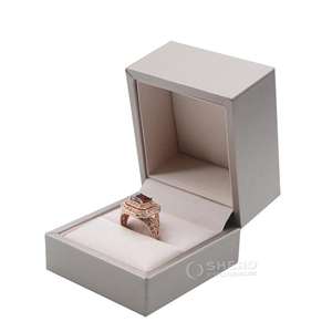 Cajas de Piel Sintética PU Premium Personalizadas en Color Dorado para Collares, Pulseras, Anillos, Pendientes y Joyería - Product Image 3