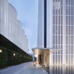 Mur-rideau en aluminium creux personnalisé à prix d'usine avec grille en alliage d'aluminium sculptée, cloison de séparation - Product Image 1