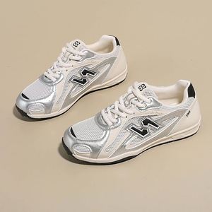 Chaussures décontractées personnalisables en cuir véritable, respirantes, légères, à enfiler, avec semelle épaisse en maille, tendance mode - Product Image 2