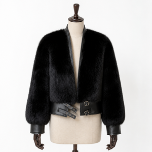 Poncho Invernale da <span class=keywords><strong>Donna</strong></span> in Vera <span class=keywords><strong>Pelliccia</strong></span> di Volpe Nero Intenso, Antivento, Tinta Unita, con Fodera <span class=keywords><strong>Corta</strong></span> in Poliestere, Chiusura a Cerniera e Corsetto in Pelle - Product Image 1