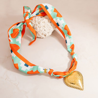 Eté Trendy Style Boho Collier écharpe en soie plaqué or Pendentif Lune Collier Charm avec chaîne à maillons en acier inoxydable Ne se décolore pas
