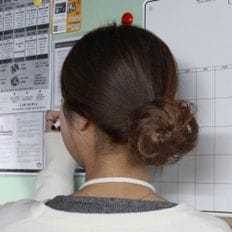 ยกขาอุจจาระสำหรับผมสีน้ำตาลอ่อน - Product Image 1