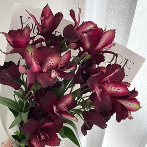 Tissu de soie <span class=keywords><strong>Alstroemeria</strong></span> blanc de haute qualité fleurs de lys artificielles pour la décoration de la maison de mariage du nouvel an avec des pièces de tige - Product Image 4
