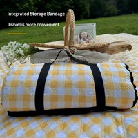 Matelas de pique-nique imperméable portable et léger avec sangle de transport, idéal pour le camping, la plage et la randonnée en extérieur en toutes saisons