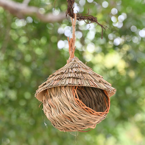 Nichoir en paille fait main 20 cm, nid suspendu, fournitures écologiques pour oiseaux, forme arrondie avec couvercle en bois - Product Image 4