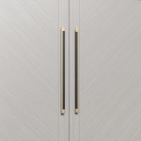 Poignée de porte élégante en métal bicolore, quincaillerie architecturale contemporaine et minimaliste pour portes en bois de salle de banquet moderne