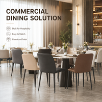 Chaise de salle à manger rembourrée moderne avec dossier incurvé et pieds en métal noir, qualité commerciale pour hôtel et restaurant