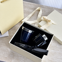 Bougie parfumée de luxe artisanale en cire de soja, diffuseur de parfum poire et freesia, désodorisant longue durée en pot de verre pour la maison et l'intérieur, idéal pour les fêtes.