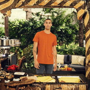 เสื้อยืดคอกลมแขนสั้นผ้าเจอร์ซีย์เนื้อนิ่มสีพื้นเรียบง่ายสไตล์ลำลองสำหรับฤดูร้อน ผลิตจากผ้าฝ้ายแท้ 100%  ออกแบบลายพิมพ์ตามสั่ง - Product Image 3