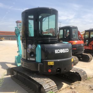 Mini-excavatrice sur chenilles d'occasion Kobelco SK55SR SK55 5,5T, modèle 2022, technologie japonaise d'origine, faible nombre d'heures, bien entretenue, pour vidéo - Product Image 5