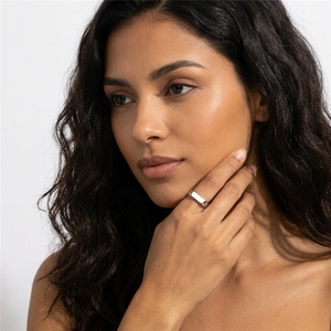 Anillo de Acero Inoxidable con Baño de Oro de 18K PVD, Minimalista, Personalizado, con Logotipo Grabado, Geométrico, para <span class=keywords><strong>Mujer</strong></span>, SF2734, Resistente al Deslustre - Product Image 4