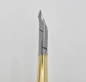 Coupe-cuticules en acier inoxydable de qualité supérieure, coupe-ongles ultra-affûté pour une manucure et une pédicure professionnelles - Product Image 3