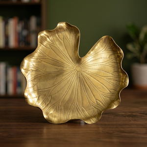 Plato Decorativo de Metal con Forma de Hoja, Hecho a Mano, con Patrón de Planta Grabado, Estilo Tradicional Chino - Product Image 2